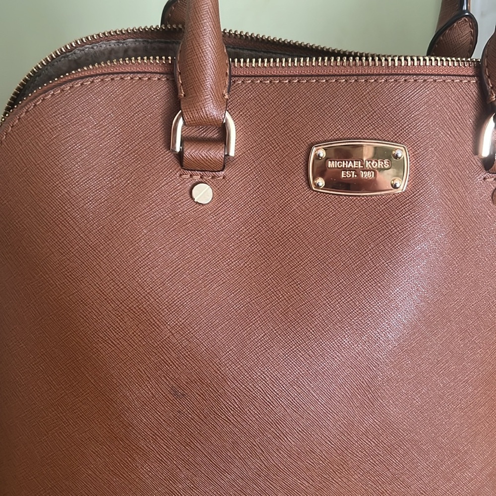 ‼️Last Chance: Donating
Michael Kors Tan Shoulder Bag - Picture 9 of 16